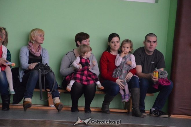 Zabawa choinkowa dla dzieci z os. Traugutta, Parkowe, Witosa [07.02.2015] - zdjęcie #14 - eOstroleka.pl