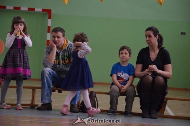 Zabawa choinkowa dla dzieci z os. Traugutta, Parkowe, Witosa [07.02.2015] - zdjęcie #12 - eOstroleka.pl