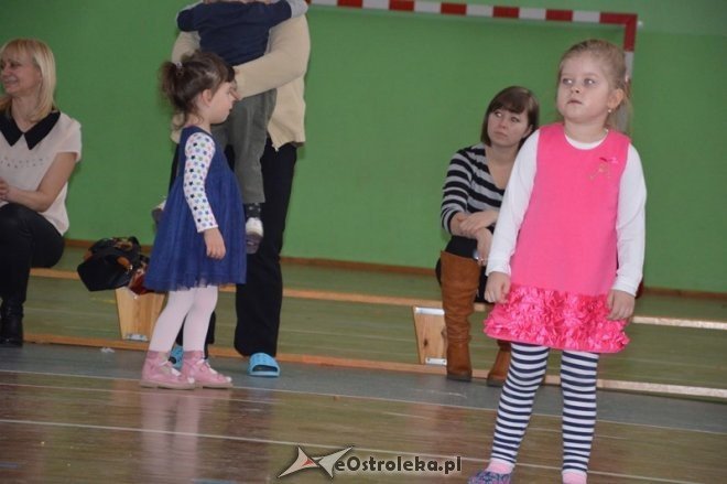 Zabawa choinkowa dla dzieci z os. Traugutta, Parkowe, Witosa [07.02.2015] - zdjęcie #21 - eOstroleka.pl