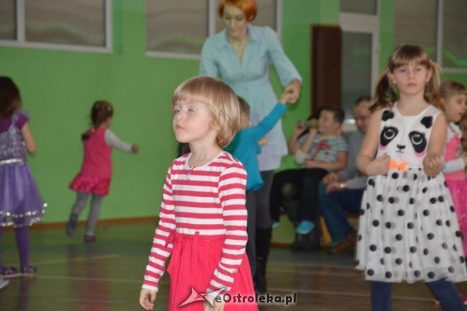Zabawa choinkowa dla dzieci z os. Traugutta, Parkowe, Witosa [07.02.2015] - zdjęcie #6 - eOstroleka.pl