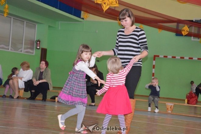 Zabawa choinkowa dla dzieci z os. Traugutta, Parkowe, Witosa [07.02.2015] - zdjęcie #56 - eOstroleka.pl