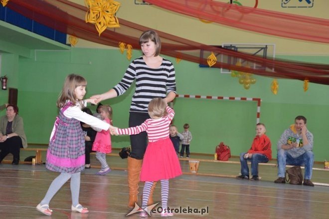 Zabawa choinkowa dla dzieci z os. Traugutta, Parkowe, Witosa [07.02.2015] - zdjęcie #4 - eOstroleka.pl