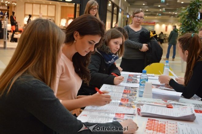 Dzień Dawcy Szpiku z Miss Polski w Galerii Bursztynowej [07.02.2015] - zdjęcie #5 - eOstroleka.pl