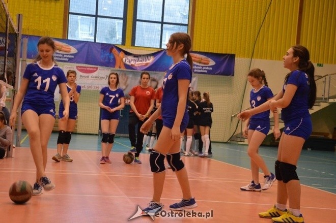 Turniej minisiatkówki dziewcząt [07.02.2015] - zdjęcie #10 - eOstroleka.pl