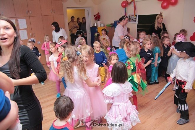 Ostrołęka: Zabawa choinkowa w Przedszkolu Miejskim nr 5 [10.02.2015] - zdjęcie #61 - eOstroleka.pl