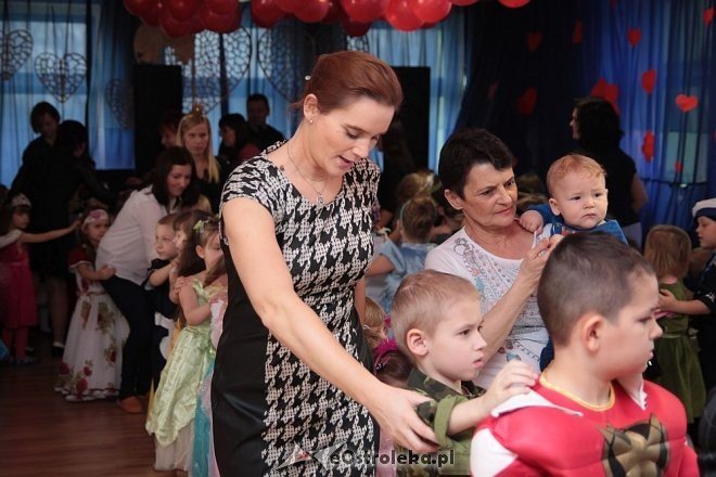 Ostrołęka: Zabawa choinkowa w Przedszkolu Miejskim nr 5 [10.02.2015] - zdjęcie #11 - eOstroleka.pl