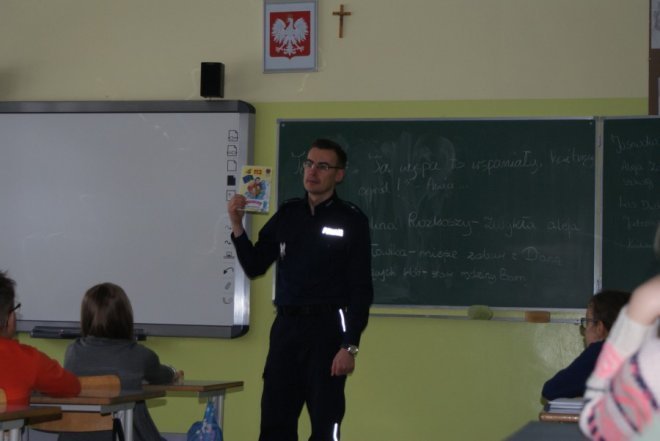 Prelekcje o 112 z uczniami ostrołęckich w międzynarodowym dniu numeru alarmowego [12.02.2015] - zdjęcie #4 - eOstroleka.pl