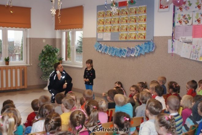 Przedszkolaki z Rzekunia wiedzą jak używać odblasków [12.02.2015] - zdjęcie #5 - eOstroleka.pl