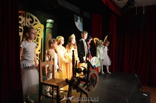 Dziecięcy Teatr Amatorski - Bajka kołowrotka [15.02.2015] - zdjęcie #12 - eOstroleka.pl
