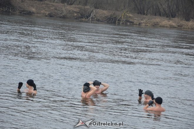 Kąpiel ostrołęckich morsów w Narwi [21.02.2015] - zdjęcie #41 - eOstroleka.pl
