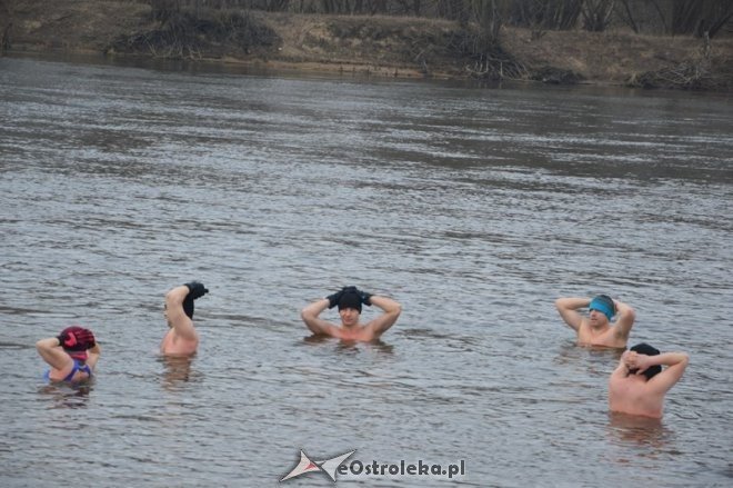Kąpiel ostrołęckich morsów w Narwi [21.02.2015] - zdjęcie #42 - eOstroleka.pl