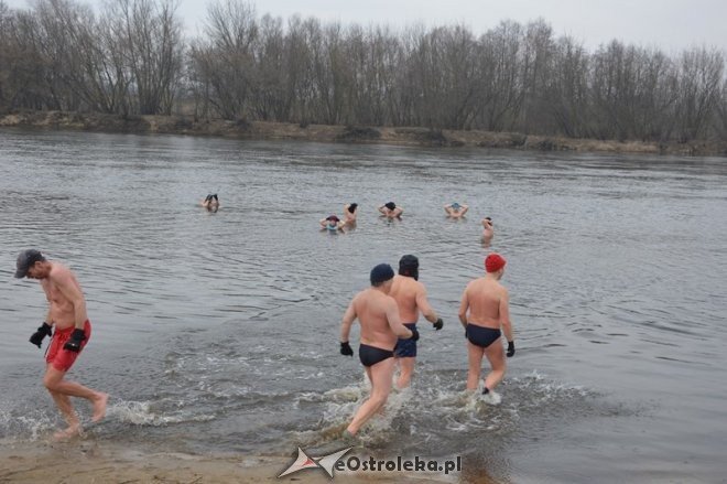 Kąpiel ostrołęckich morsów w Narwi [21.02.2015] - zdjęcie #44 - eOstroleka.pl