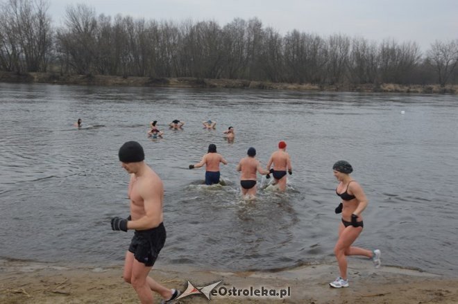 Kąpiel ostrołęckich morsów w Narwi [21.02.2015] - zdjęcie #4 - eOstroleka.pl