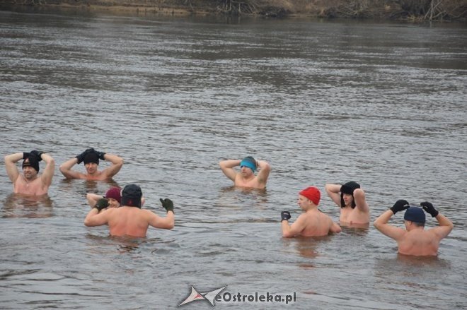 Kąpiel ostrołęckich morsów w Narwi [21.02.2015] - zdjęcie #3 - eOstroleka.pl