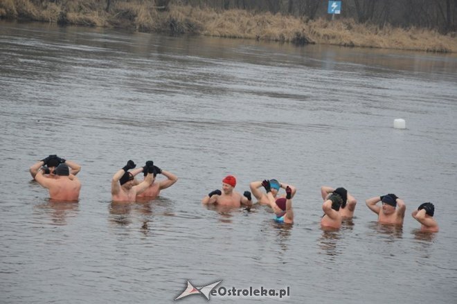 Kąpiel ostrołęckich morsów w Narwi [21.02.2015] - zdjęcie #47 - eOstroleka.pl