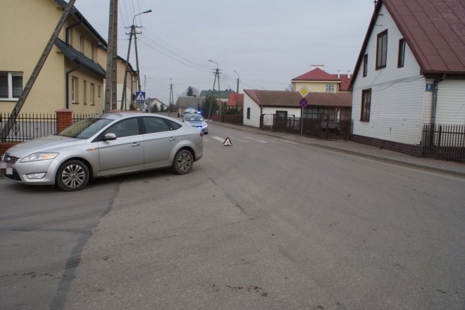 Troszyn: Ośmiolatek pod kołami osobówki [25.02.2015] - zdjęcie #2 - eOstroleka.pl