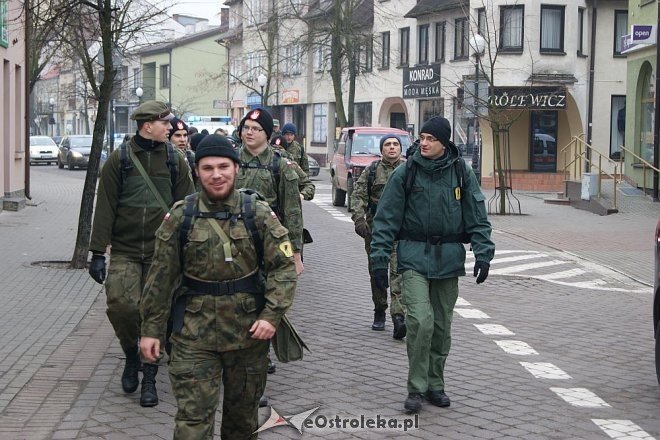 Uczniowie ZSZ nr 1 na trasie Marszu Pamięci rotmistrza Pileckiego [27.02.2015] - zdjęcie #14 - eOstroleka.pl