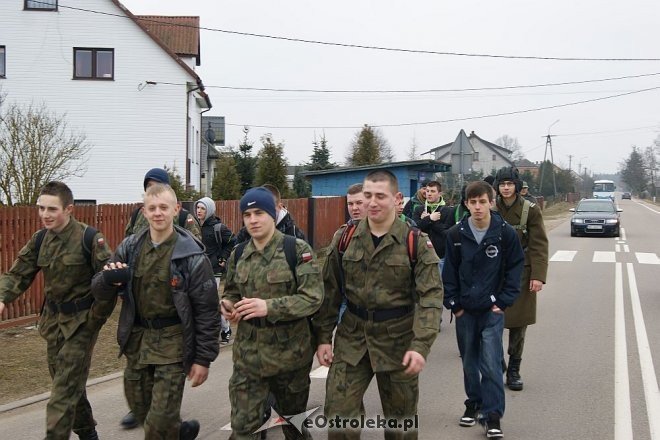 Uczniowie ZSZ nr 1 na trasie Marszu Pamięci rotmistrza Pileckiego [27.02.2015] - zdjęcie #39 - eOstroleka.pl