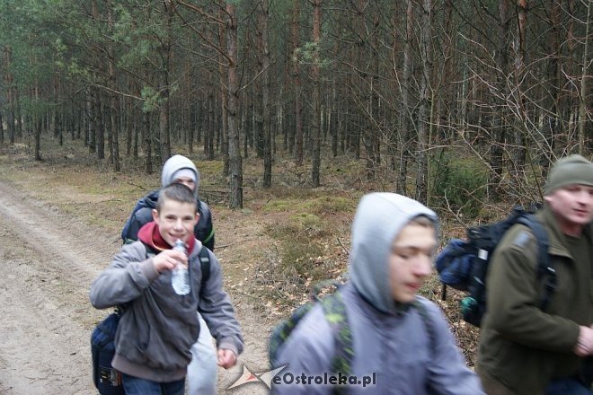 Uczniowie ZSZ nr 1 na trasie Marszu Pamięci rotmistrza Pileckiego [27.02.2015] - zdjęcie #14 - eOstroleka.pl