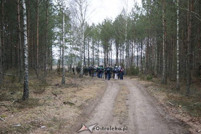 Uczniowie ZSZ nr 1 na trasie Marszu Pamięci rotmistrza Pileckiego [27.02.2015] - zdjęcie #13 - eOstroleka.pl