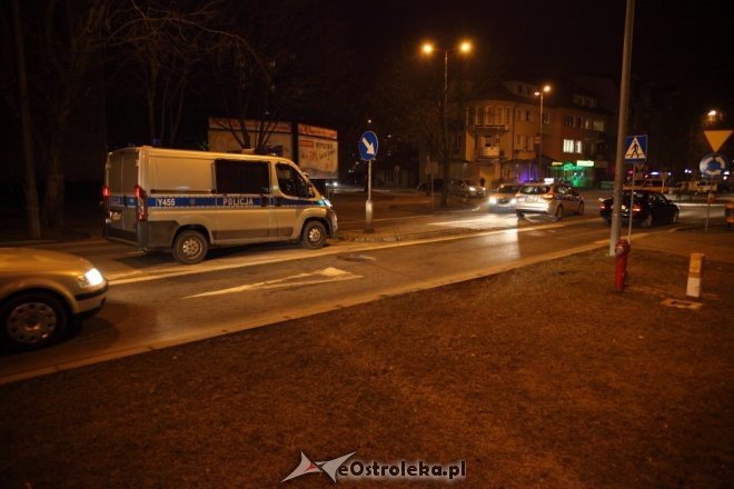Ostrołęka: Kobieta i dwoje dzieci potrącone na przejściu dla pieszych. Wszyscy trafili do szpitala [28.02.2015] - zdjęcie #2 - eOstroleka.pl