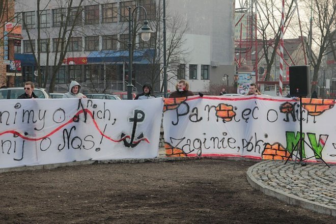 Miejskie obchody Narodowego Dnia Pamięci Żołnierzy Wyklętych [01.03.2015] - zdjęcie #7 - eOstroleka.pl