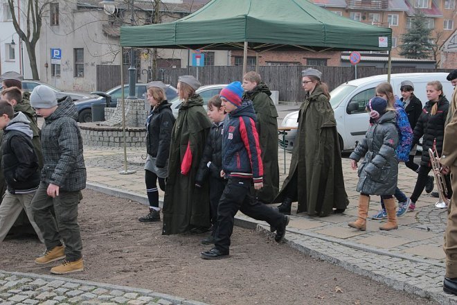 Miejskie obchody Narodowego Dnia Pamięci Żołnierzy Wyklętych [01.03.2015] - zdjęcie #21 - eOstroleka.pl