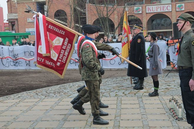 Miejskie obchody Narodowego Dnia Pamięci Żołnierzy Wyklętych [01.03.2015] - zdjęcie #146 - eOstroleka.pl