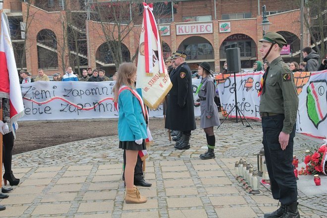 Miejskie obchody Narodowego Dnia Pamięci Żołnierzy Wyklętych [01.03.2015] - zdjęcie #139 - eOstroleka.pl