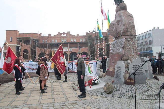 Miejskie obchody Narodowego Dnia Pamięci Żołnierzy Wyklętych [01.03.2015] - zdjęcie #58 - eOstroleka.pl