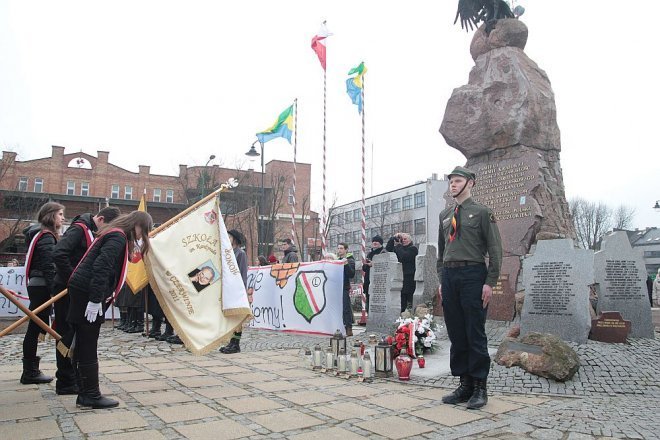 Miejskie obchody Narodowego Dnia Pamięci Żołnierzy Wyklętych [01.03.2015] - zdjęcie #115 - eOstroleka.pl