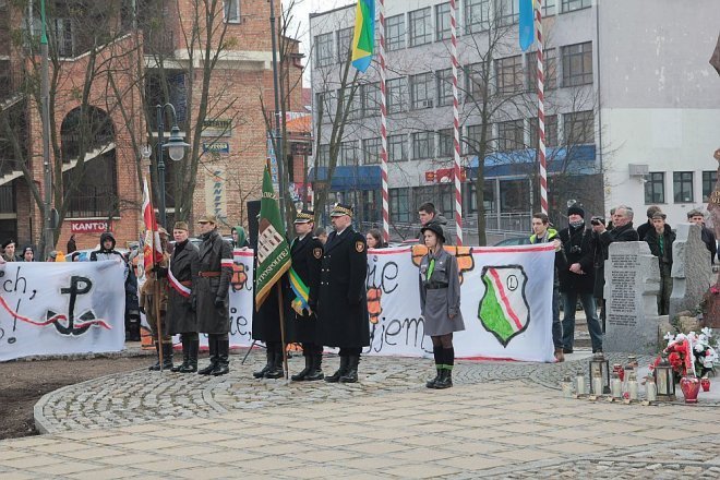 Miejskie obchody Narodowego Dnia Pamięci Żołnierzy Wyklętych [01.03.2015] - zdjęcie #81 - eOstroleka.pl