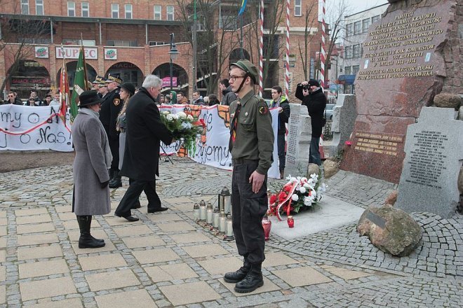 Miejskie obchody Narodowego Dnia Pamięci Żołnierzy Wyklętych [01.03.2015] - zdjęcie #92 - eOstroleka.pl