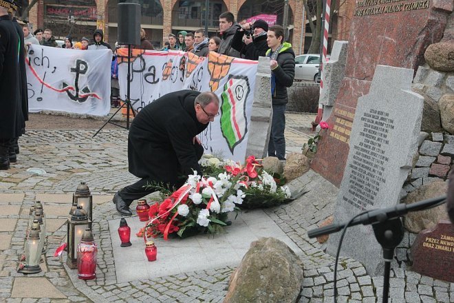 Miejskie obchody Narodowego Dnia Pamięci Żołnierzy Wyklętych [01.03.2015] - zdjęcie #91 - eOstroleka.pl