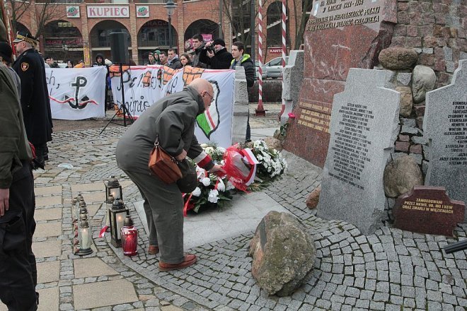 Miejskie obchody Narodowego Dnia Pamięci Żołnierzy Wyklętych [01.03.2015] - zdjęcie #100 - eOstroleka.pl