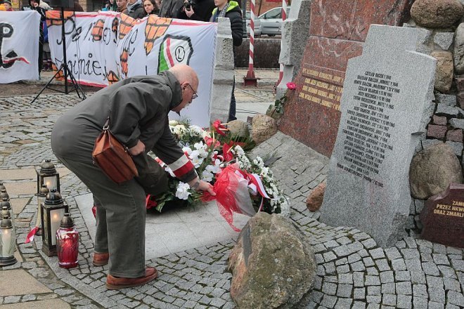 Miejskie obchody Narodowego Dnia Pamięci Żołnierzy Wyklętych [01.03.2015] - zdjęcie #102 - eOstroleka.pl