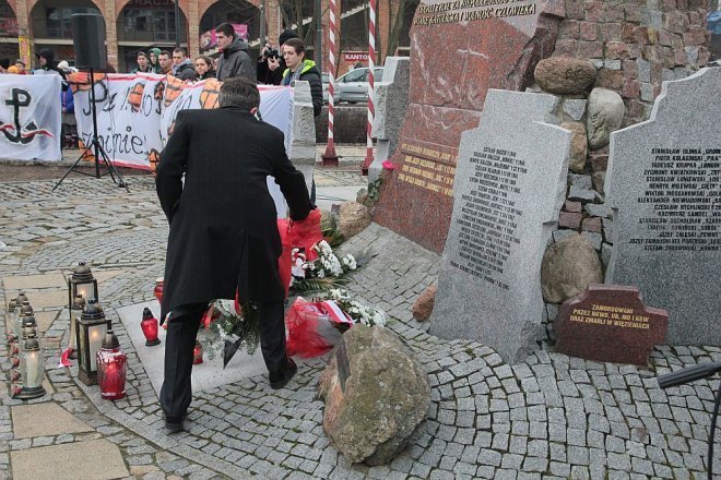 Miejskie obchody Narodowego Dnia Pamięci Żołnierzy Wyklętych [01.03.2015] - zdjęcie #108 - eOstroleka.pl