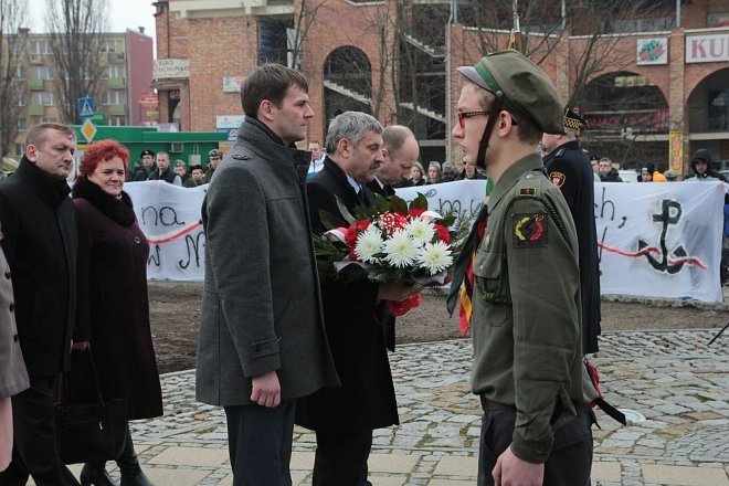 Miejskie obchody Narodowego Dnia Pamięci Żołnierzy Wyklętych [01.03.2015] - zdjęcie #79 - eOstroleka.pl