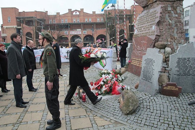Miejskie obchody Narodowego Dnia Pamięci Żołnierzy Wyklętych [01.03.2015] - zdjęcie #110 - eOstroleka.pl