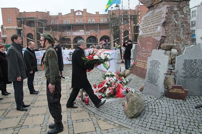 Miejskie obchody Narodowego Dnia Pamięci Żołnierzy Wyklętych [01.03.2015] - zdjęcie #78 - eOstroleka.pl