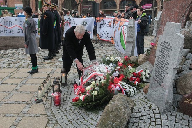 Miejskie obchody Narodowego Dnia Pamięci Żołnierzy Wyklętych [01.03.2015] - zdjęcie #113 - eOstroleka.pl