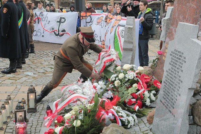 Miejskie obchody Narodowego Dnia Pamięci Żołnierzy Wyklętych [01.03.2015] - zdjęcie #118 - eOstroleka.pl