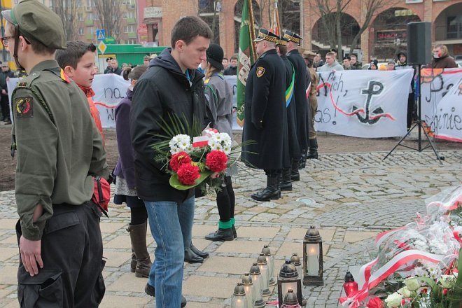 Miejskie obchody Narodowego Dnia Pamięci Żołnierzy Wyklętych [01.03.2015] - zdjęcie #131 - eOstroleka.pl