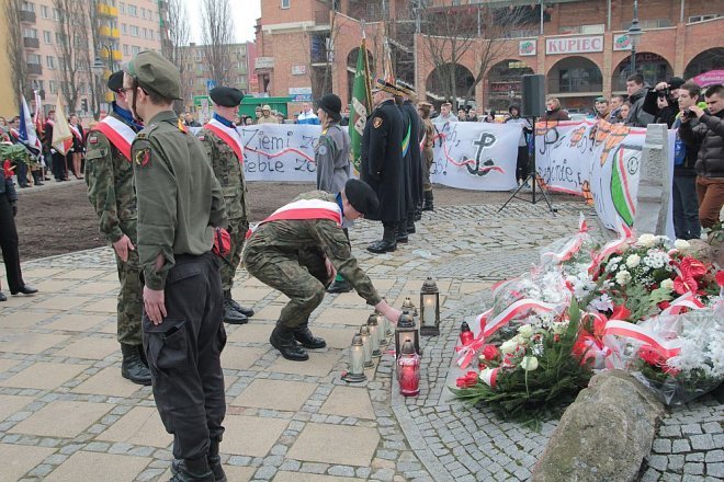 Miejskie obchody Narodowego Dnia Pamięci Żołnierzy Wyklętych [01.03.2015] - zdjęcie #122 - eOstroleka.pl