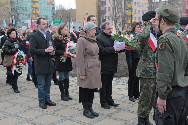 Miejskie obchody Narodowego Dnia Pamięci Żołnierzy Wyklętych [01.03.2015] - zdjęcie #124 - eOstroleka.pl