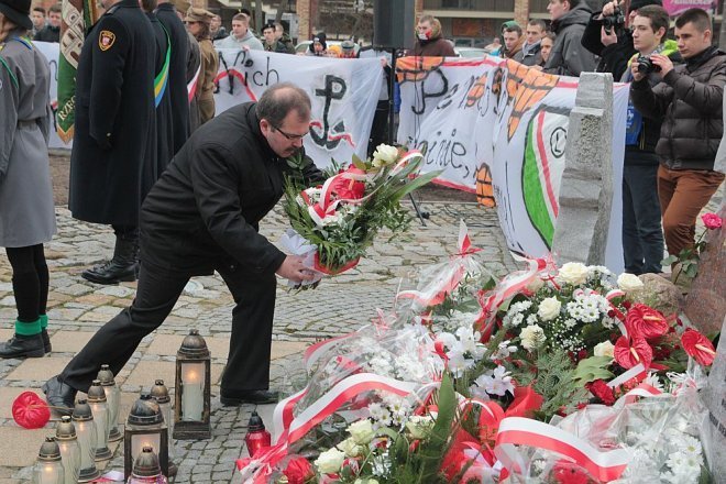 Miejskie obchody Narodowego Dnia Pamięci Żołnierzy Wyklętych [01.03.2015] - zdjęcie #130 - eOstroleka.pl