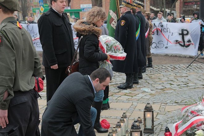 Miejskie obchody Narodowego Dnia Pamięci Żołnierzy Wyklętych [01.03.2015] - zdjęcie #132 - eOstroleka.pl