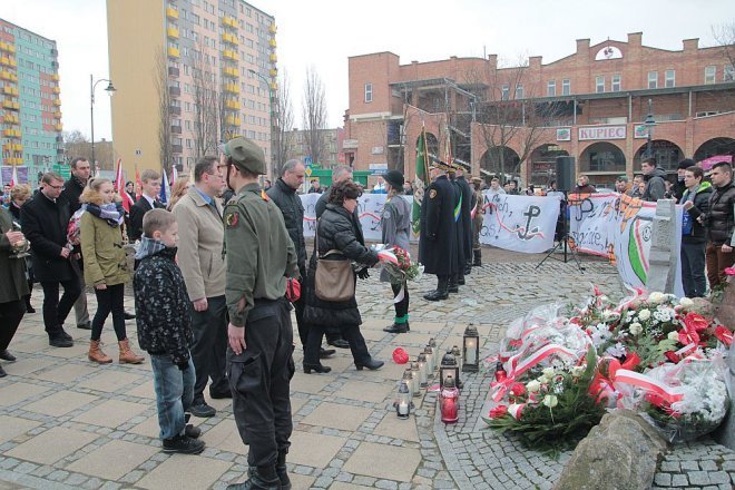 Miejskie obchody Narodowego Dnia Pamięci Żołnierzy Wyklętych [01.03.2015] - zdjęcie #136 - eOstroleka.pl
