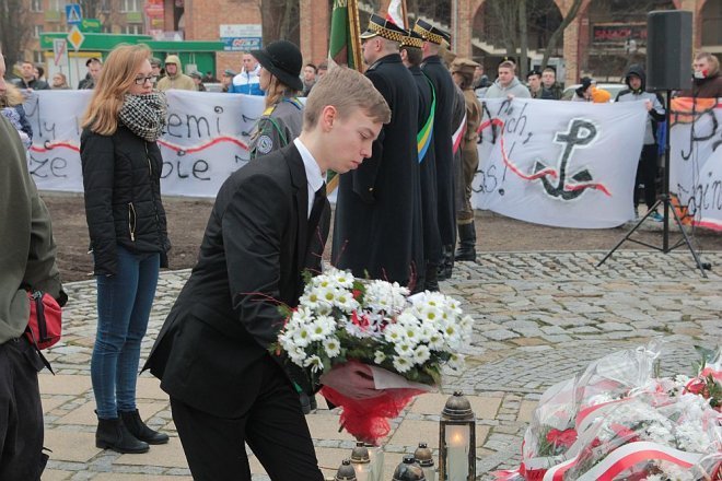 Miejskie obchody Narodowego Dnia Pamięci Żołnierzy Wyklętych [01.03.2015] - zdjęcie #138 - eOstroleka.pl