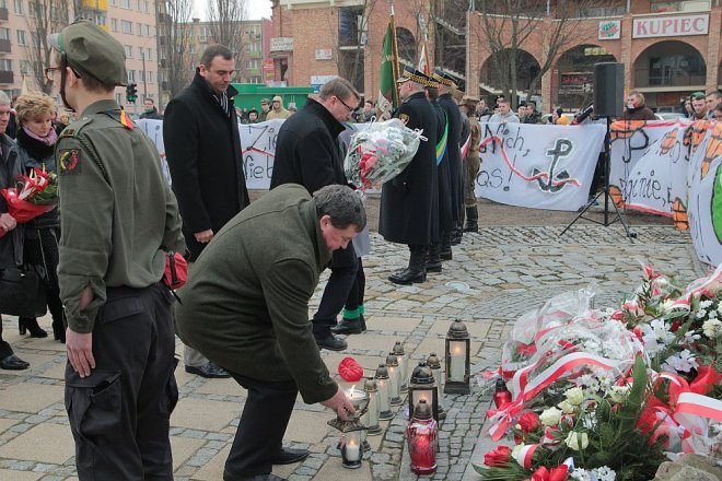 Miejskie obchody Narodowego Dnia Pamięci Żołnierzy Wyklętych [01.03.2015] - zdjęcie #140 - eOstroleka.pl